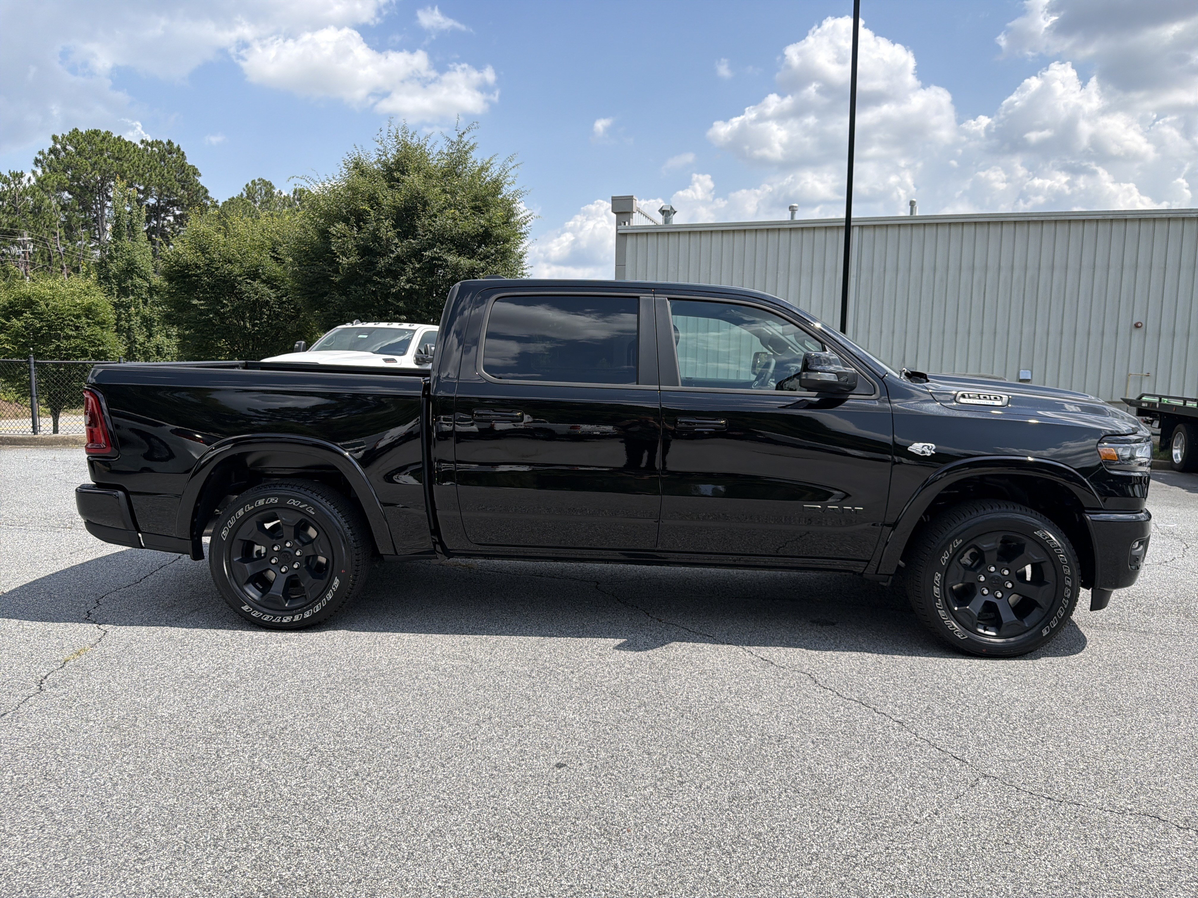 New 2026 Diamond Black Crystal Pearl-Coat Exterior Paint RAM Big Horn/Lone Star image 9
