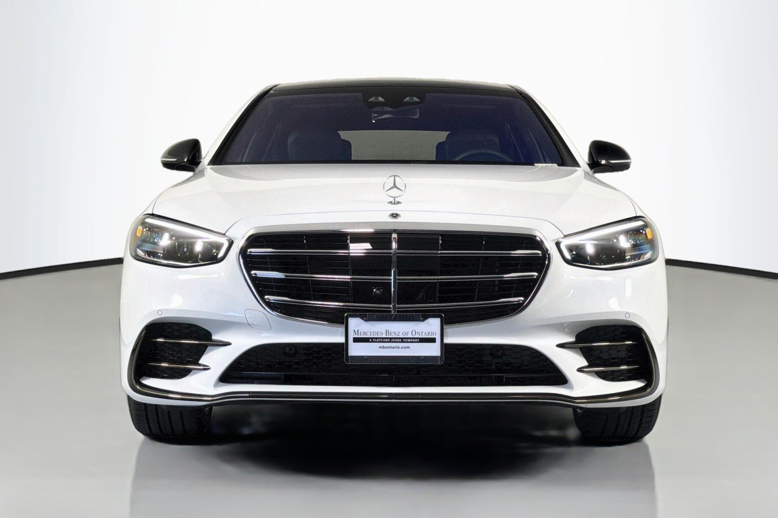 Certified Used 2026 MANUFAKTUR Moonlight White Metallic Mercedes-Benz S 580e image 2