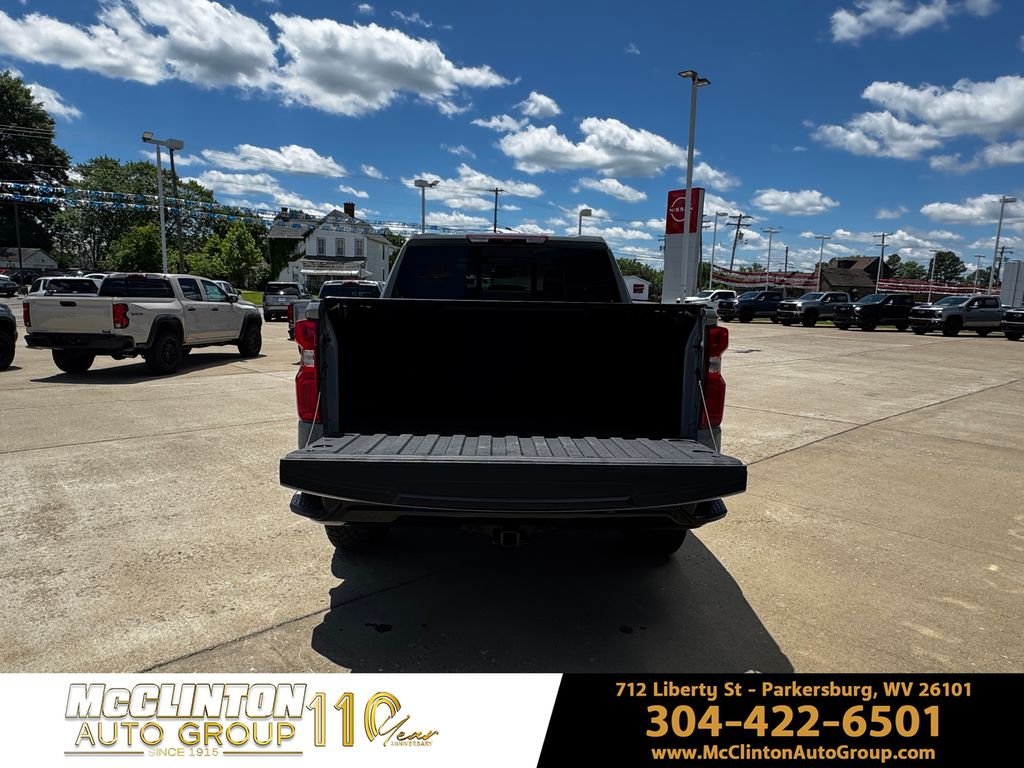Used 2025 Gray Chevrolet ZR2 image 9