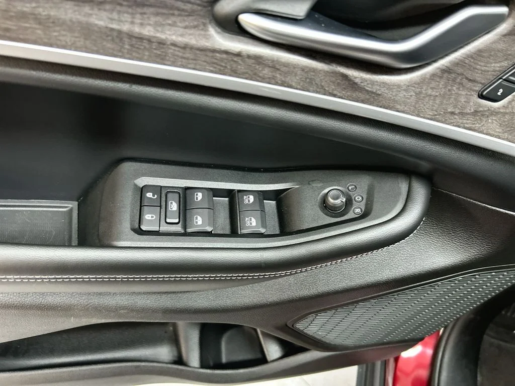 Used 2025 Velvet Jeep Limited image 16