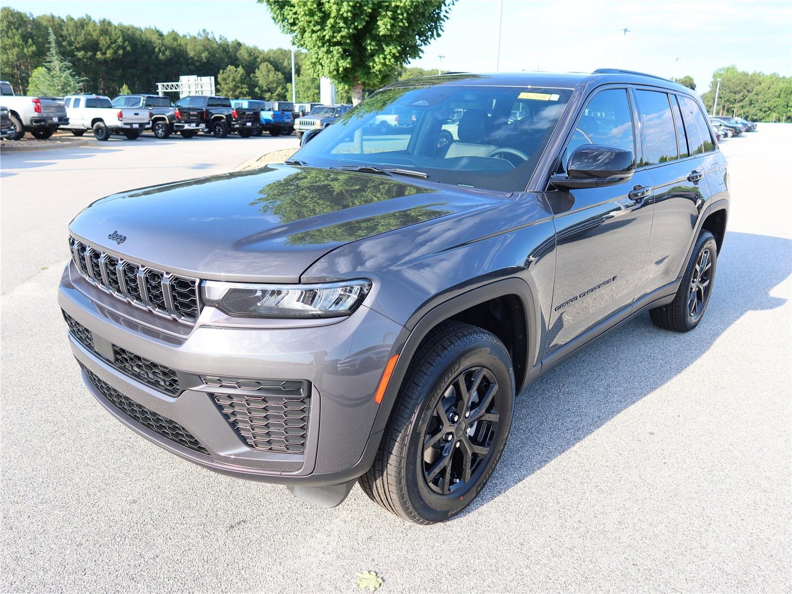 New 2026 Baltic Gray Metallic Clear-Coat Exterior Paint Jeep Laredo Altitude image 3