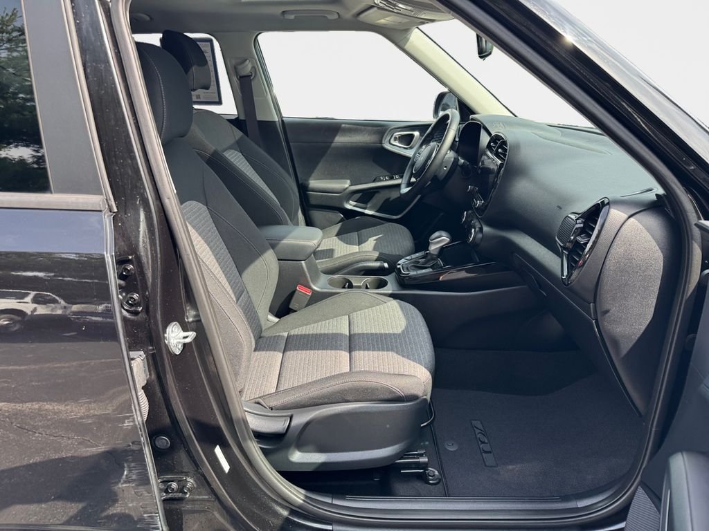 Used 2023 Black Kia EX image 19