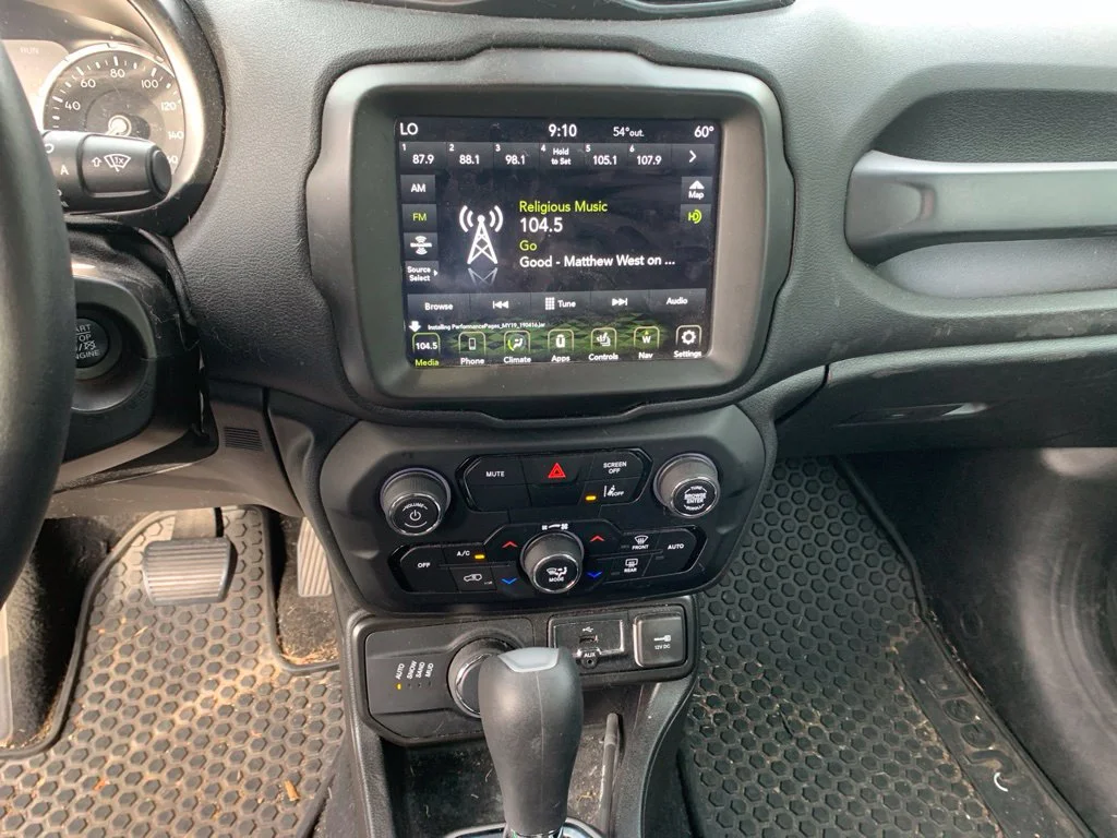 Used 2022 Bikini Metallic Clearcoat Jeep Latitude image 16