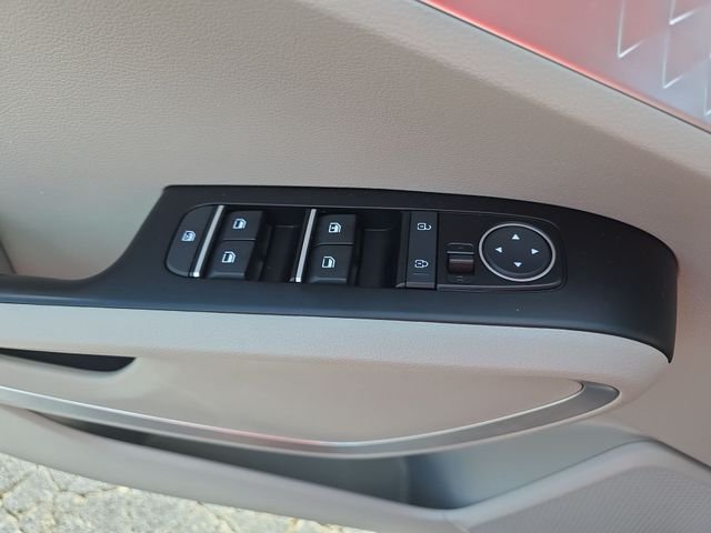 Used 2022 Black Kia LX image 28