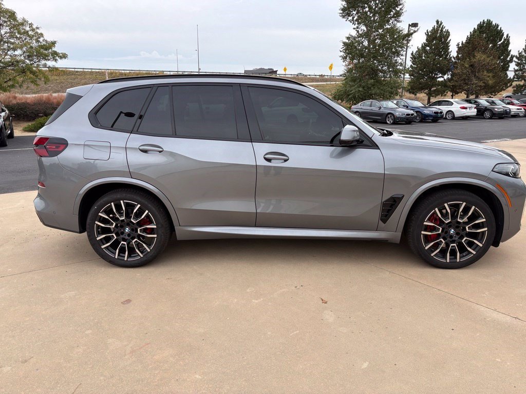 Used 2024 Gray BMW xDrive40i image 4