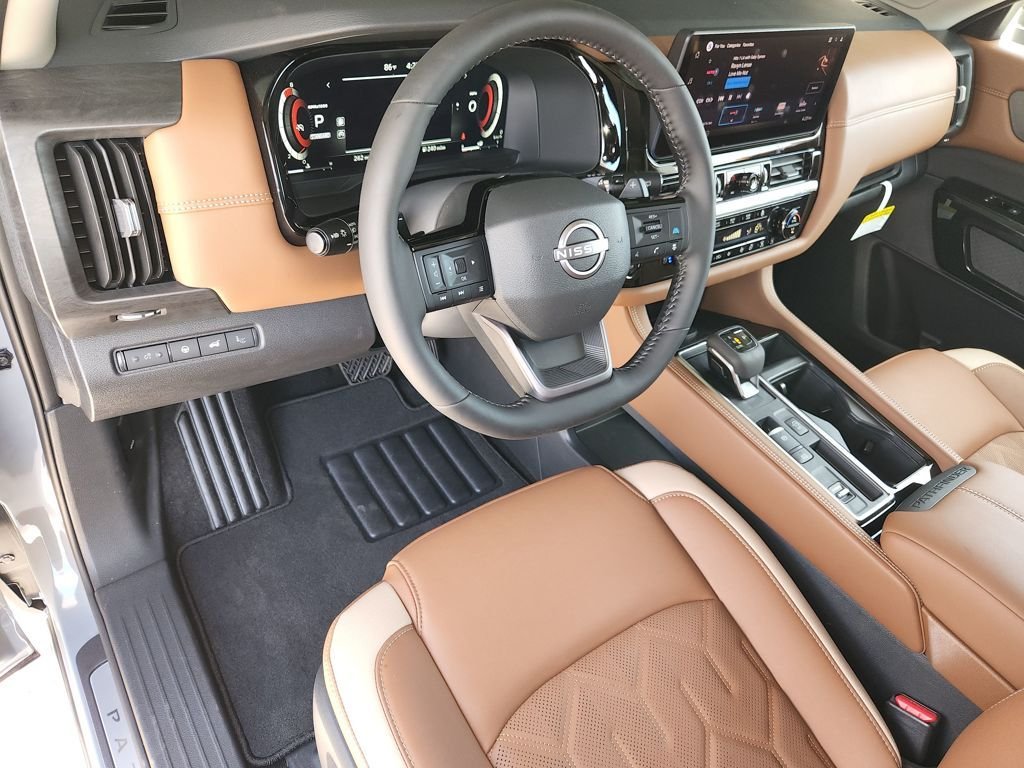 New 2026 Boulder Gray Pearl / Super Black Two-tone Nissan Platinum image 7