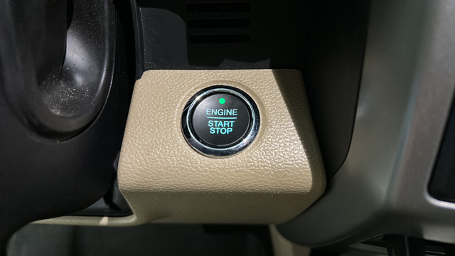 Used 2019 White Platinum Clearcoat Metallic Ford Lariat image 21