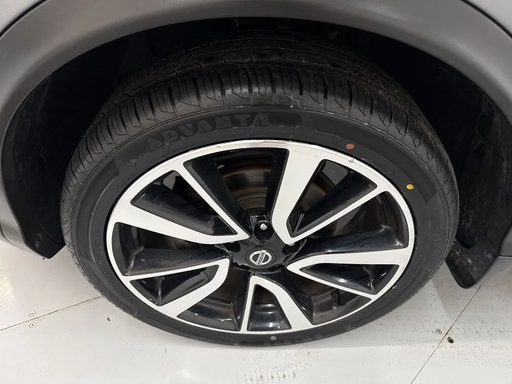 Used 2019 Gun Metallic Nissan SL image 32