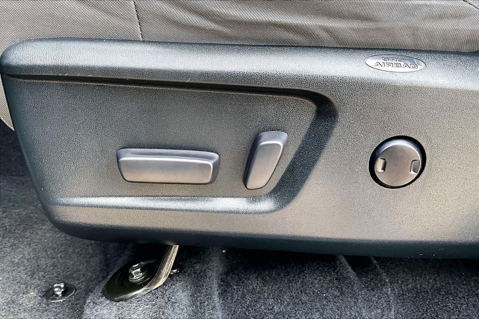 Used 2018 Magnetic Gray Metallic Toyota SR5 image 32
