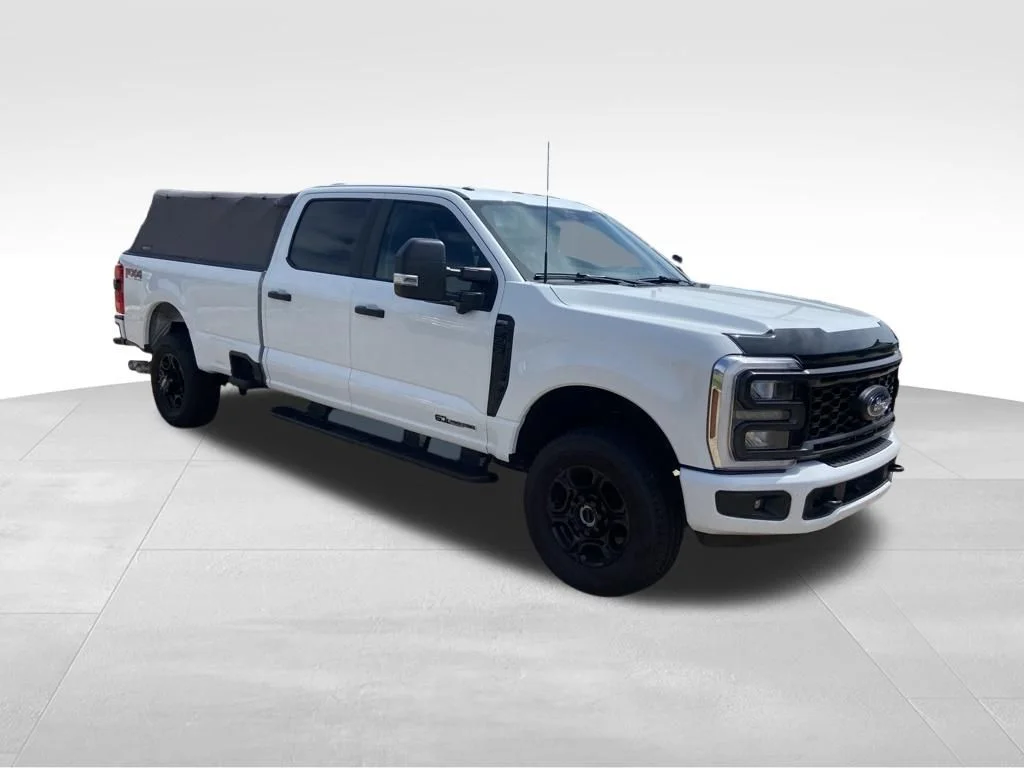 Used 2025 White Ford XL image 9