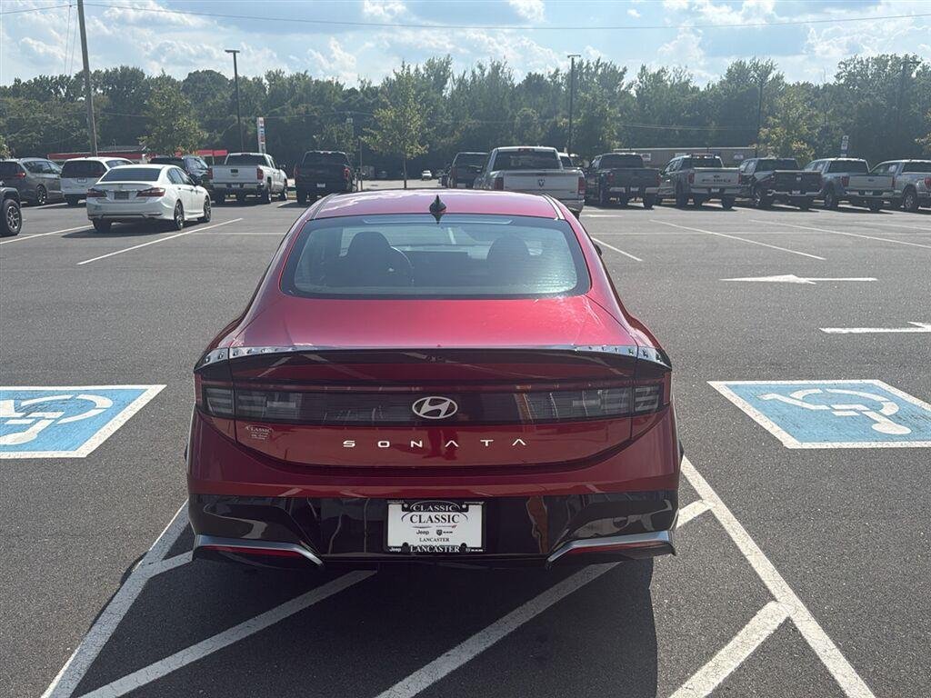 Used 2025 Ultimate red Hyundai SEL image 6