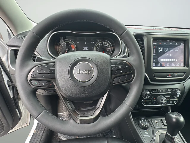 Used 2022 White Jeep Trailhawk image 31