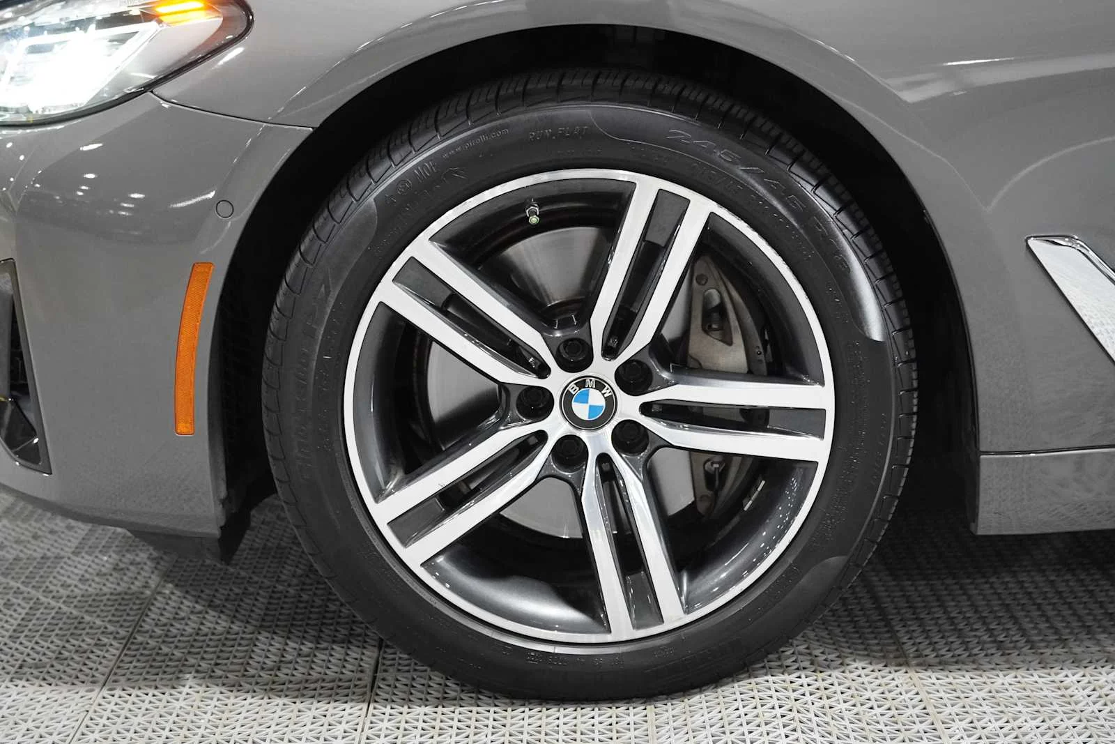 Used 2021 Bernina Grey Amber Effect BMW 540i image 10