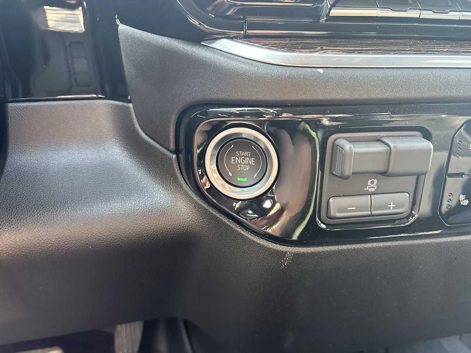 New 2026 Onyx Black GMC Elevation image 18