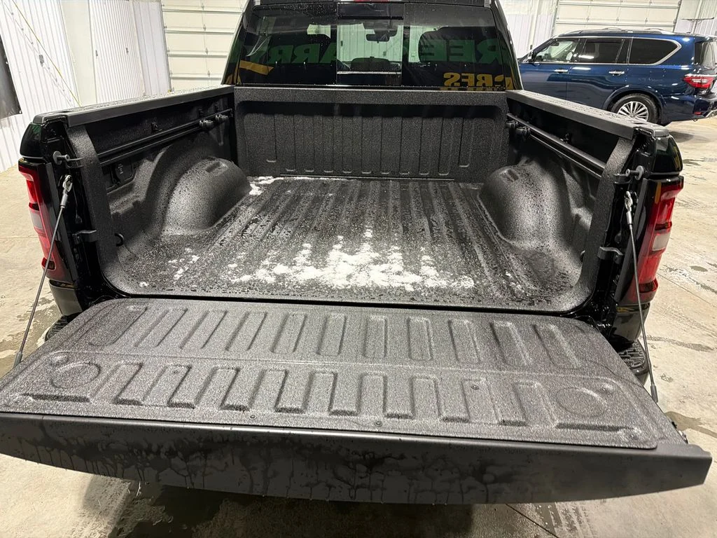 New 2026 Diamond Black Crystal Pearl-Coat Exterior Paint RAM Tradesman image 7
