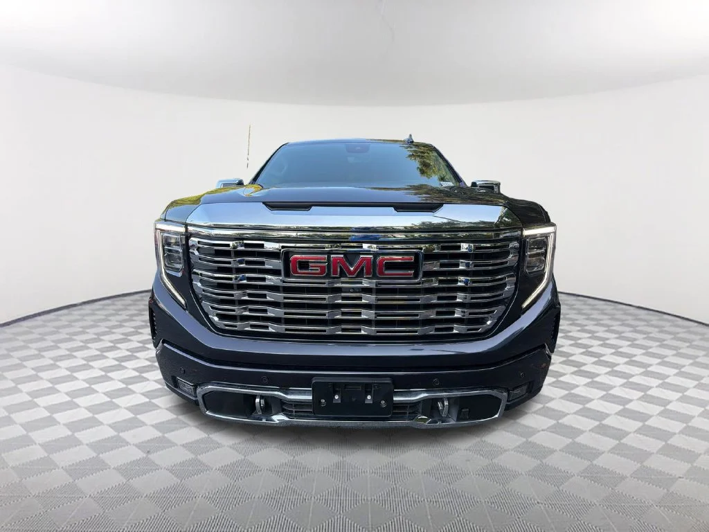 Used 2023 Silver GMC Denali image 2