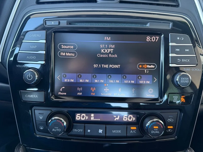 Used 2019 Pearl White Trico Nissan Platinum image 10