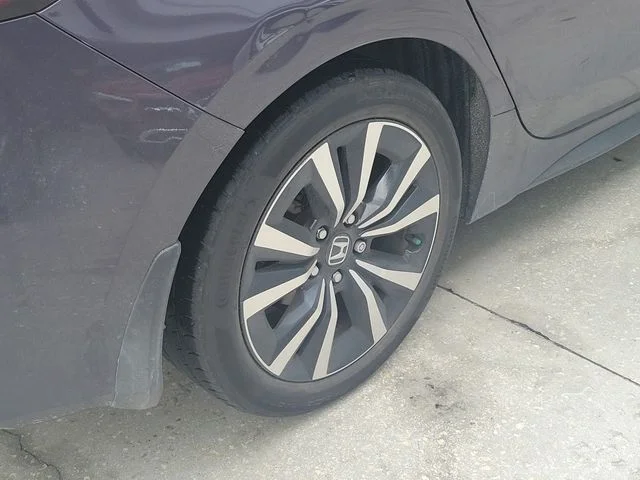 Used 2024 Gray Honda EX-L image 7