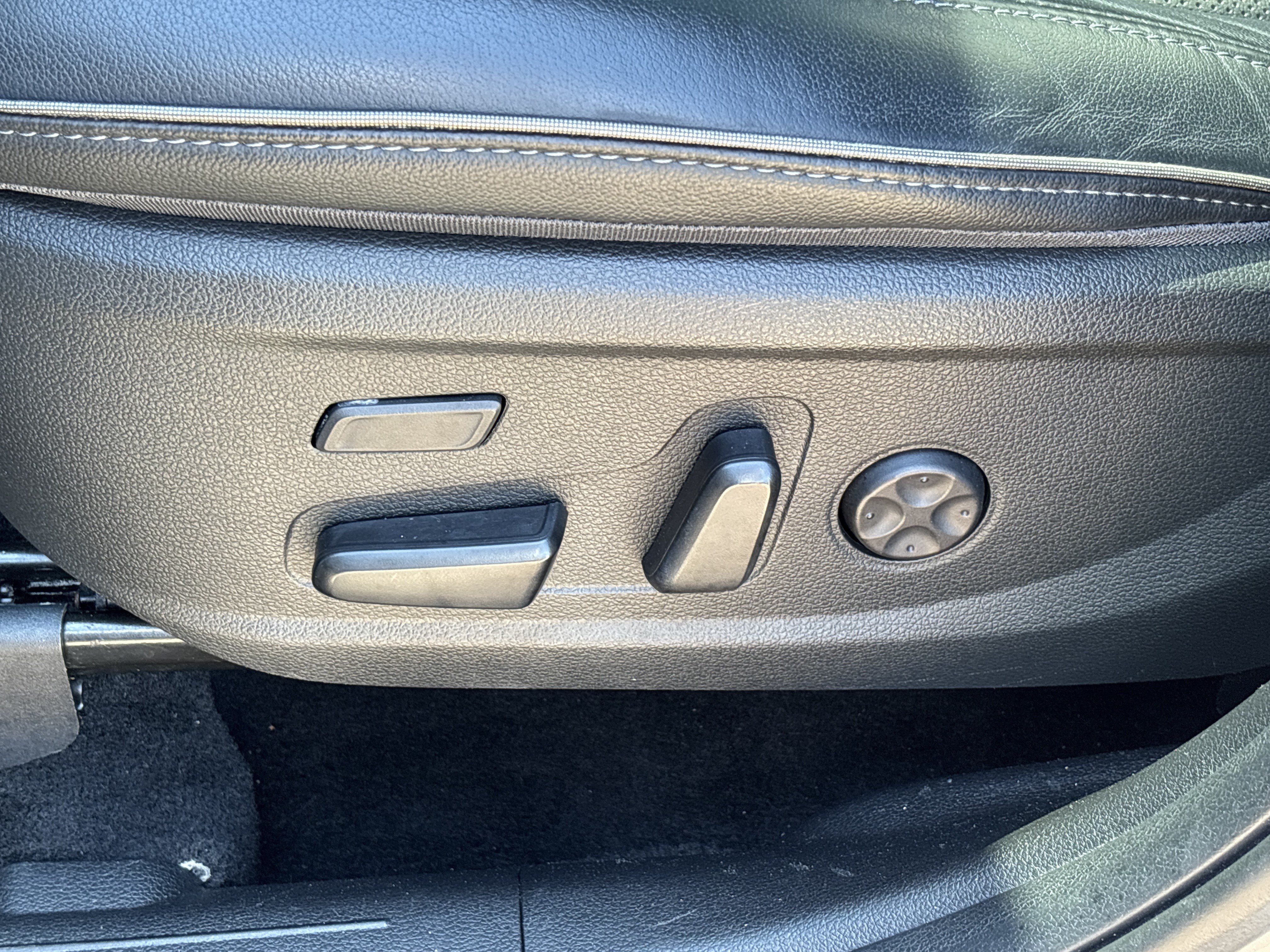 2023 Hyundai Santa Fe Limited - Photo 21