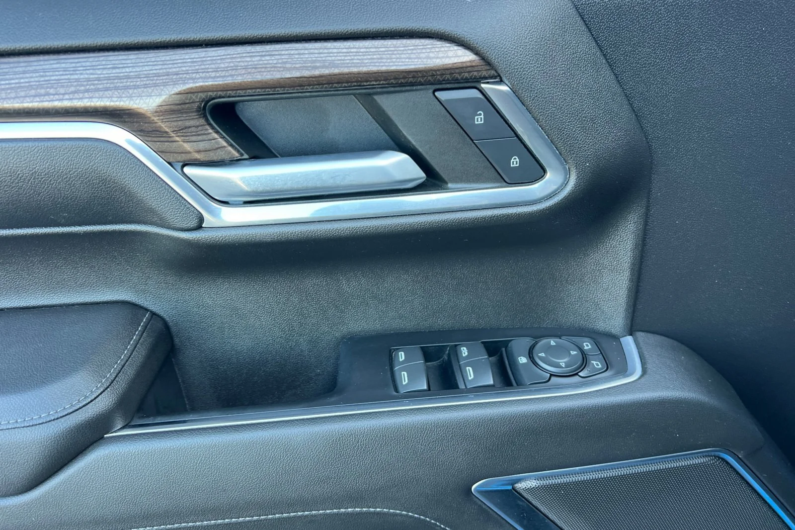 Used 2022 Glacier Blue Metallic Chevrolet RST image 10