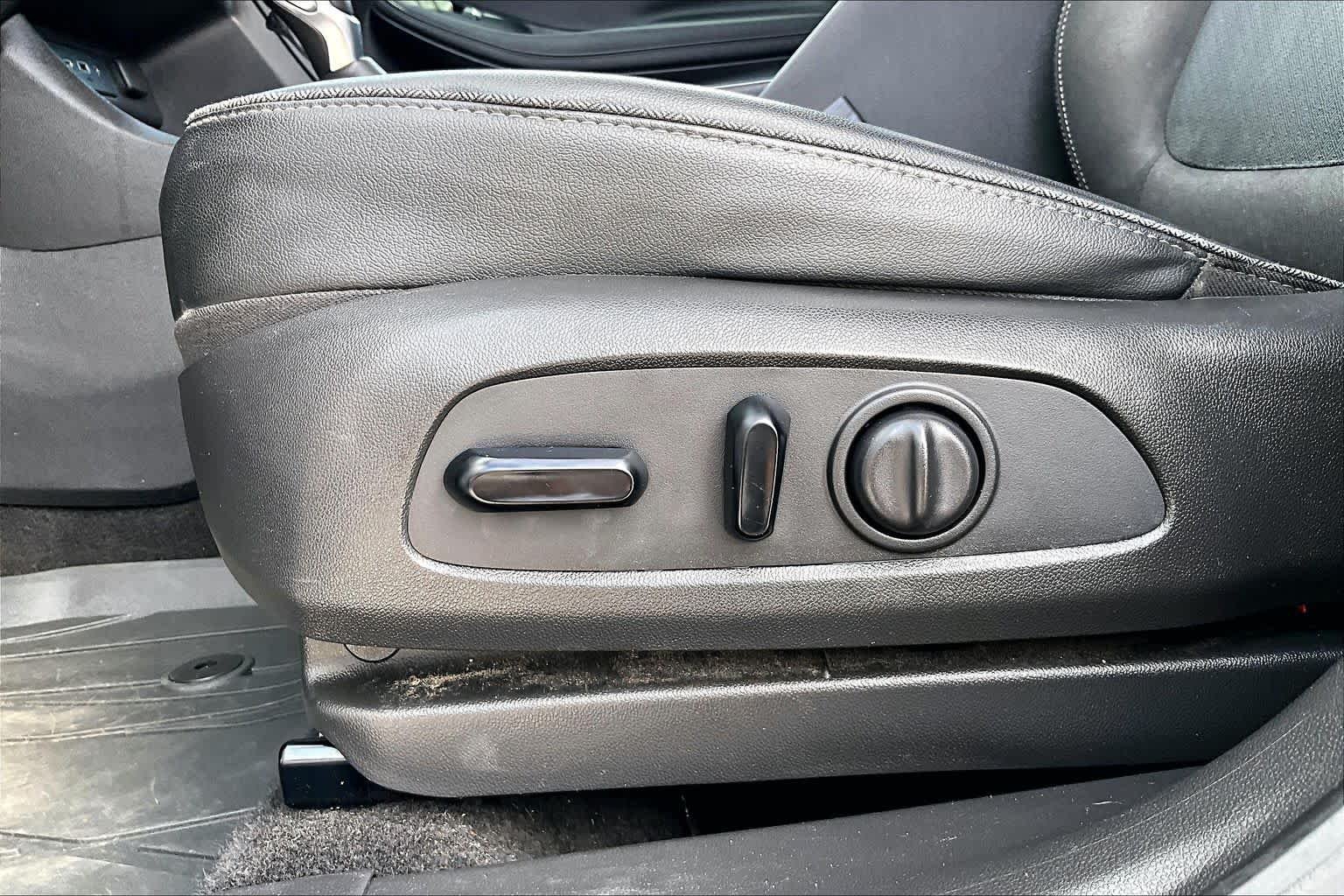 Used 2022 Satin Steel Metallic Buick Select image 32