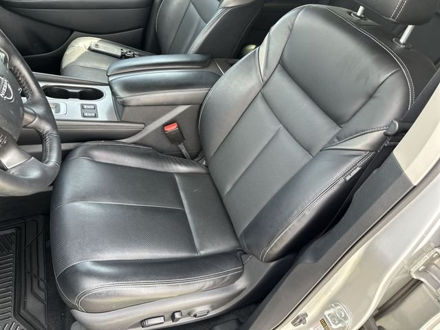 Used 2024 Silver Nissan SL image 15