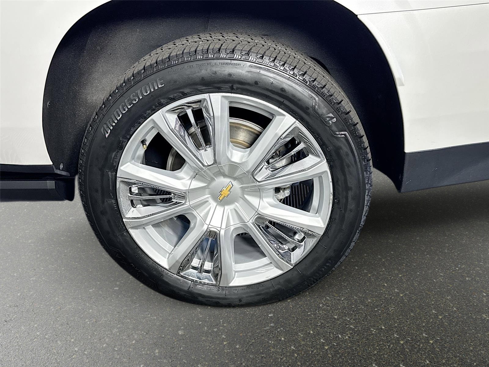 Used 2021 Iridescent Pearl Tricoat Chevrolet High Country image 34