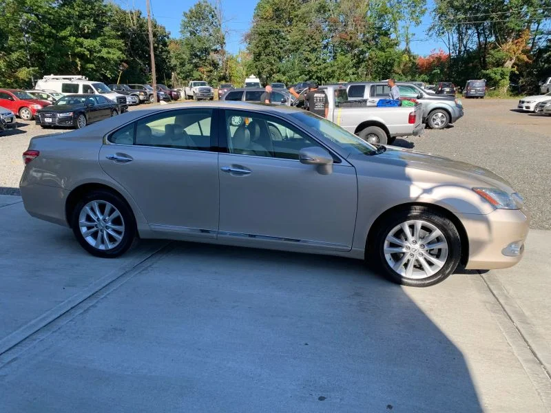 Used 2011 Gold Lexus ES 350 Sedan 4D image 22