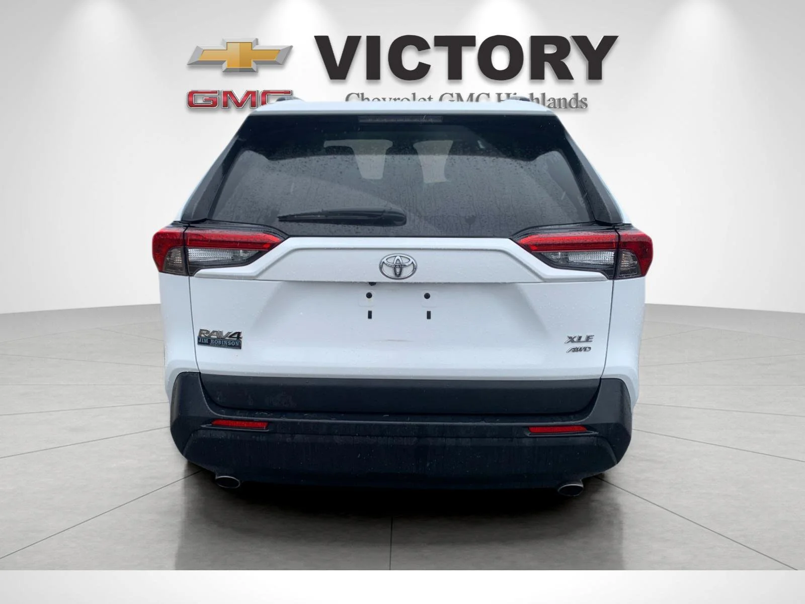 Used 2019 White Toyota XLE image 4