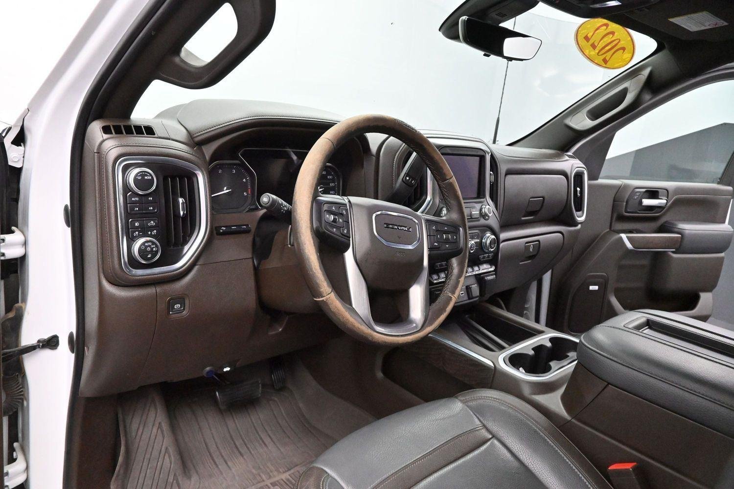 Used 2022 White Frost Tricoat GMC Denali image 24