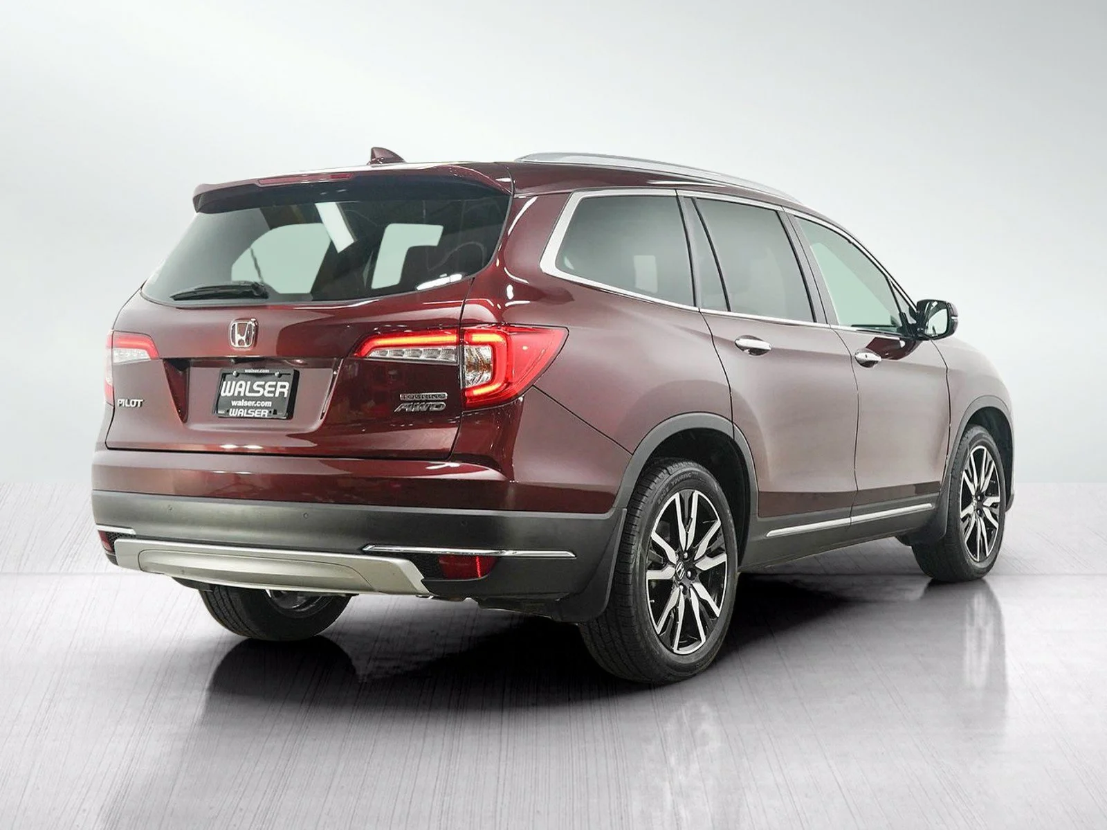 Used 2020 Deep Scarlet Pearl Honda Touring 8-Passenger AWD image 5