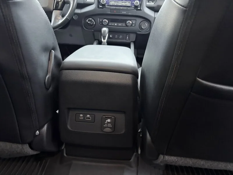 Used 2022 Black Nissan PRO-4X image 17