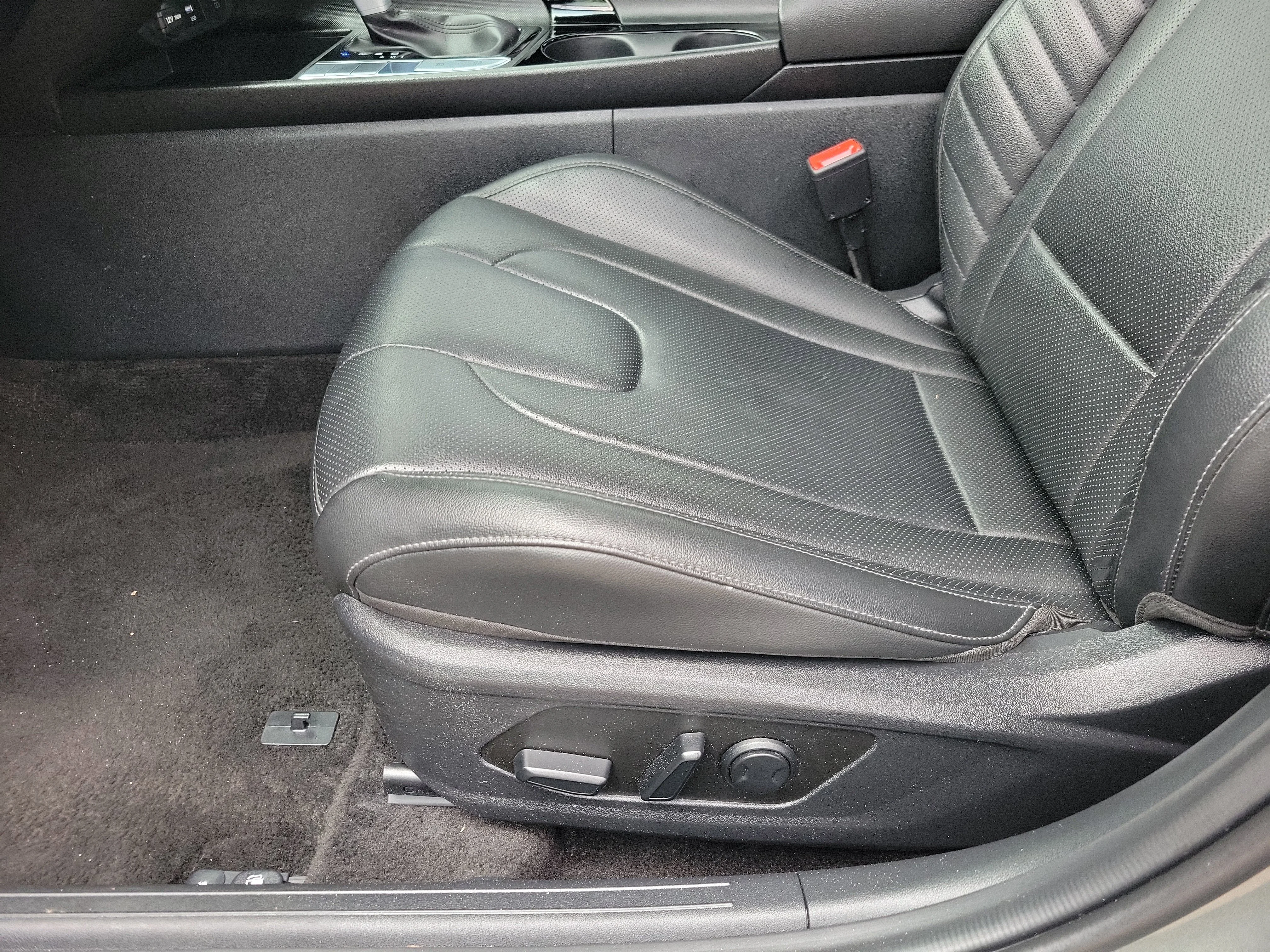 Used 2025 Amazon Gray Hyundai Limited image 6