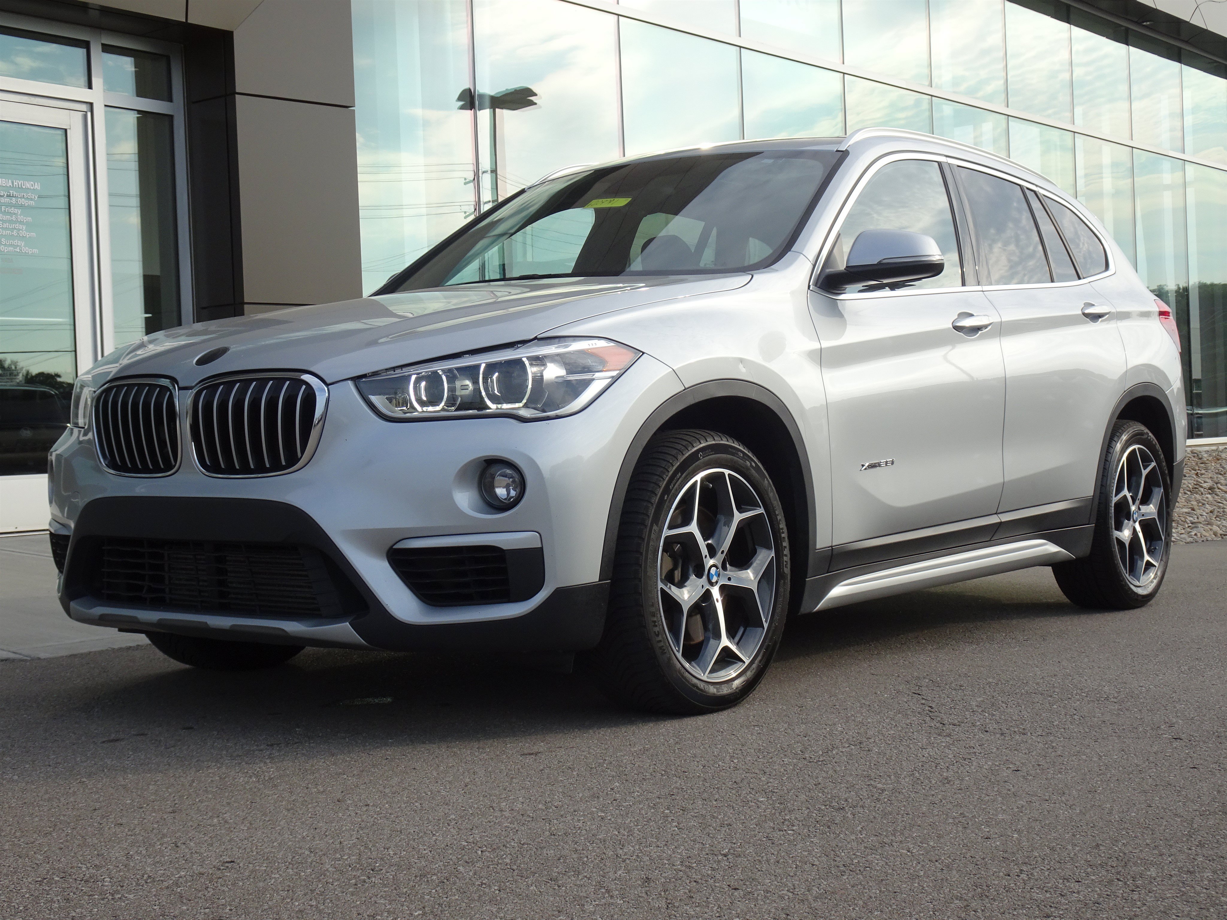 Used 2018 Glacier Silver Metallic BMW xDrive28i image 1