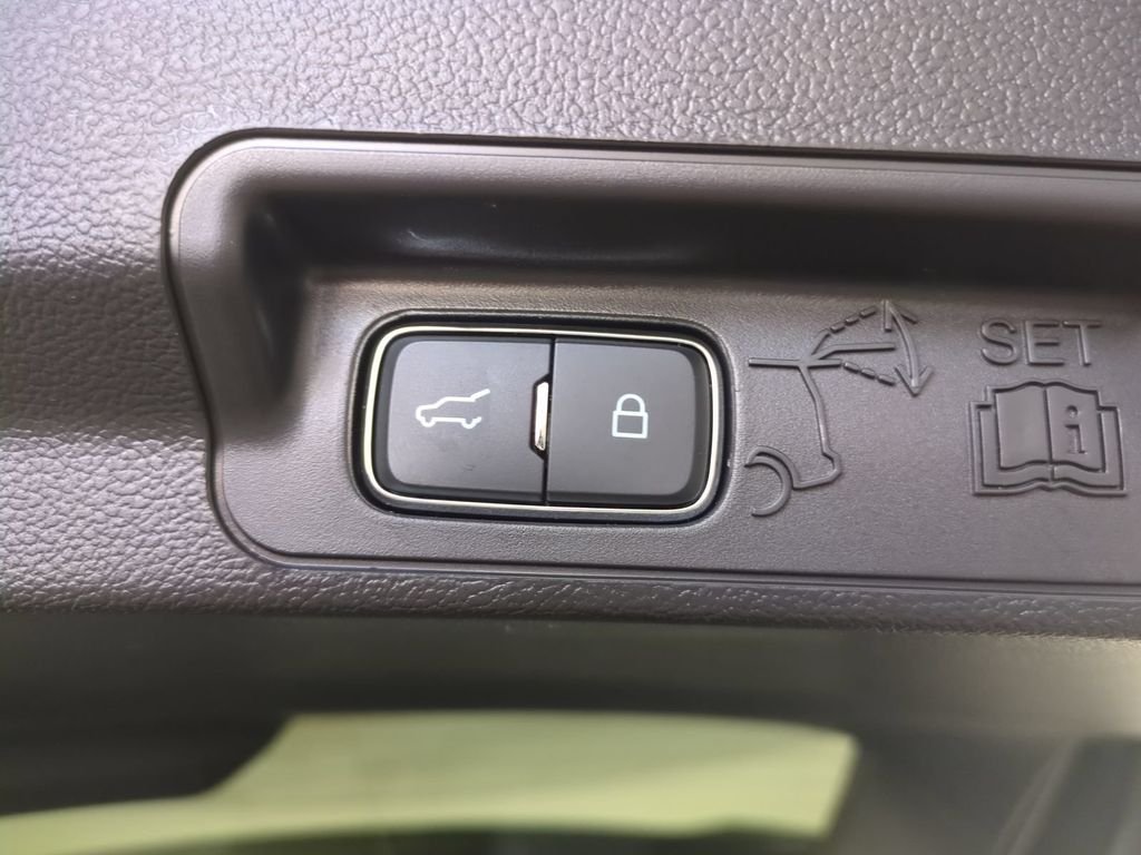 2025 Ford Explorer ST - Photo 15