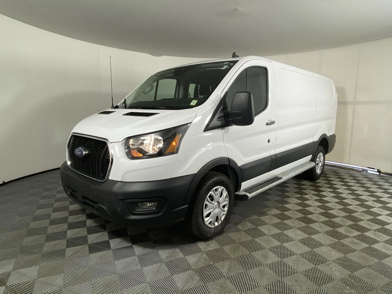 Used 2025 Oxford White Ford Base image 8