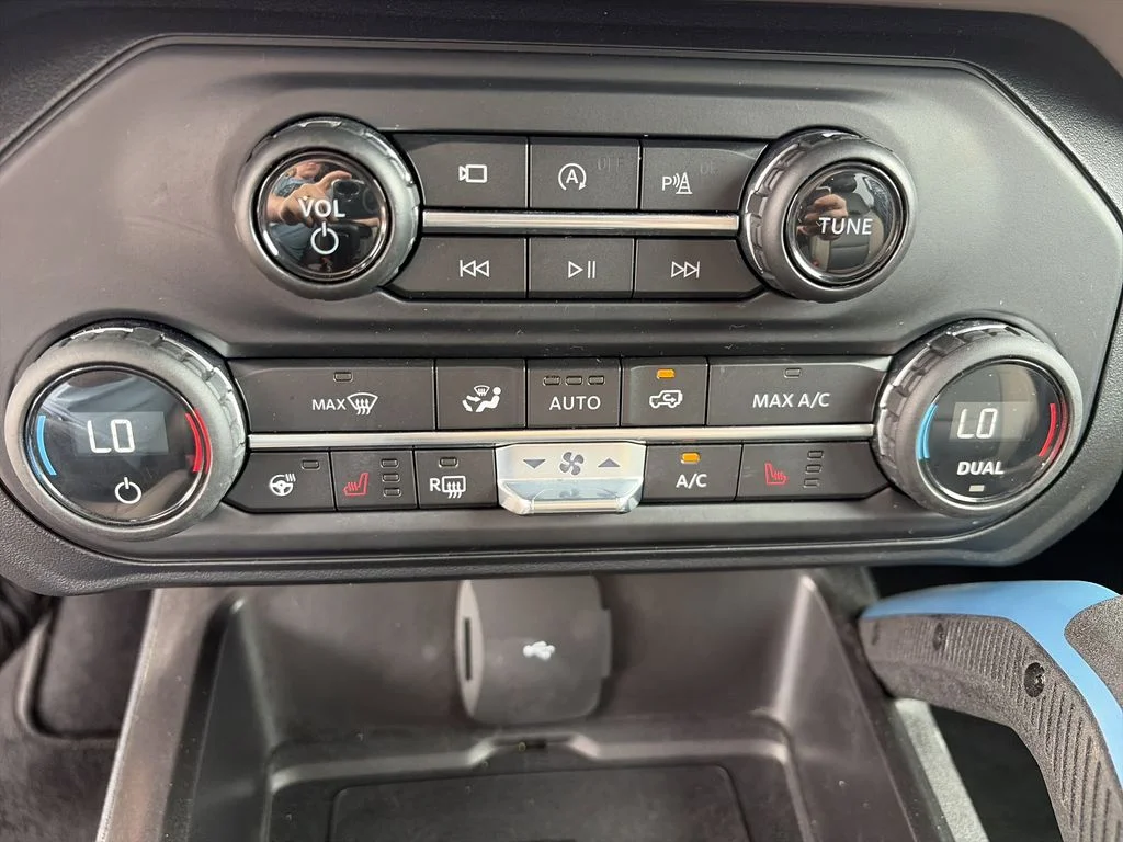 Used 2021 Blue Ford Wildtrak image 23
