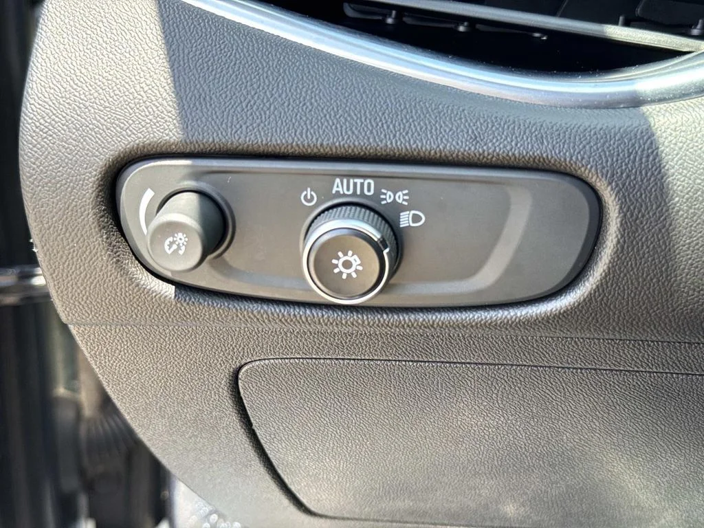 Used 2020 Gray Chevrolet LT image 41