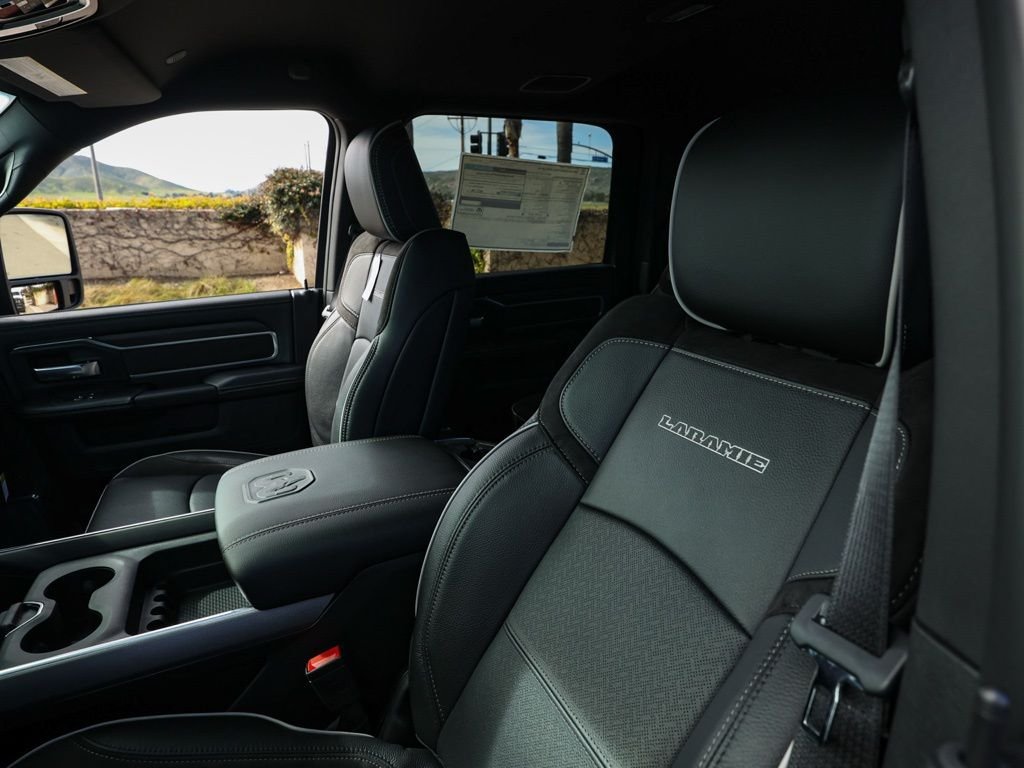 New 2026 Diamond Black Crystal Pearl-Coat Exterior Paint RAM Laramie image 14