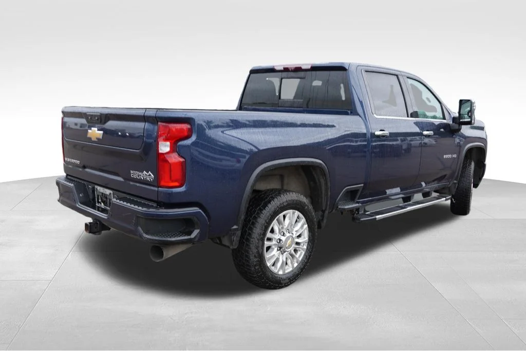 Used 2022 Northsky Blue Metallic Chevrolet High Country image 3
