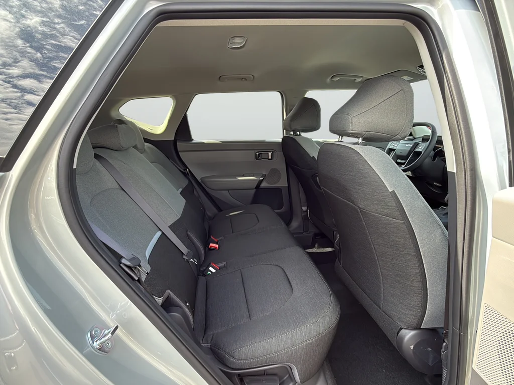 New 2027 Ivory Silver Kia LX image 10