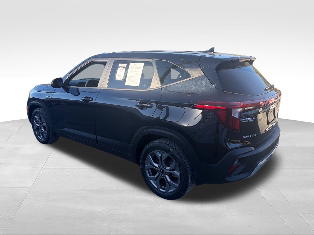 Used 2024 Black Kia LX image 3