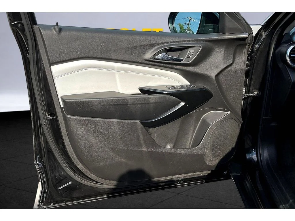 Used 2025 Mosaic Black Metallic Chevrolet LT image 16