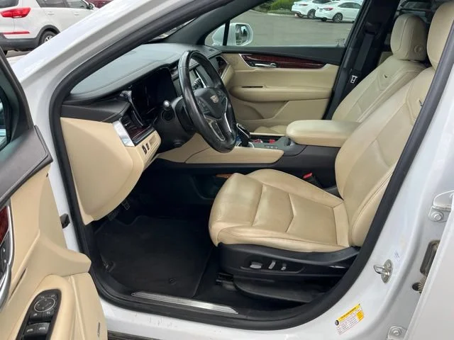 Used 2019 Crystal White Tricoat Cadillac Premium Luxury AWD image 16