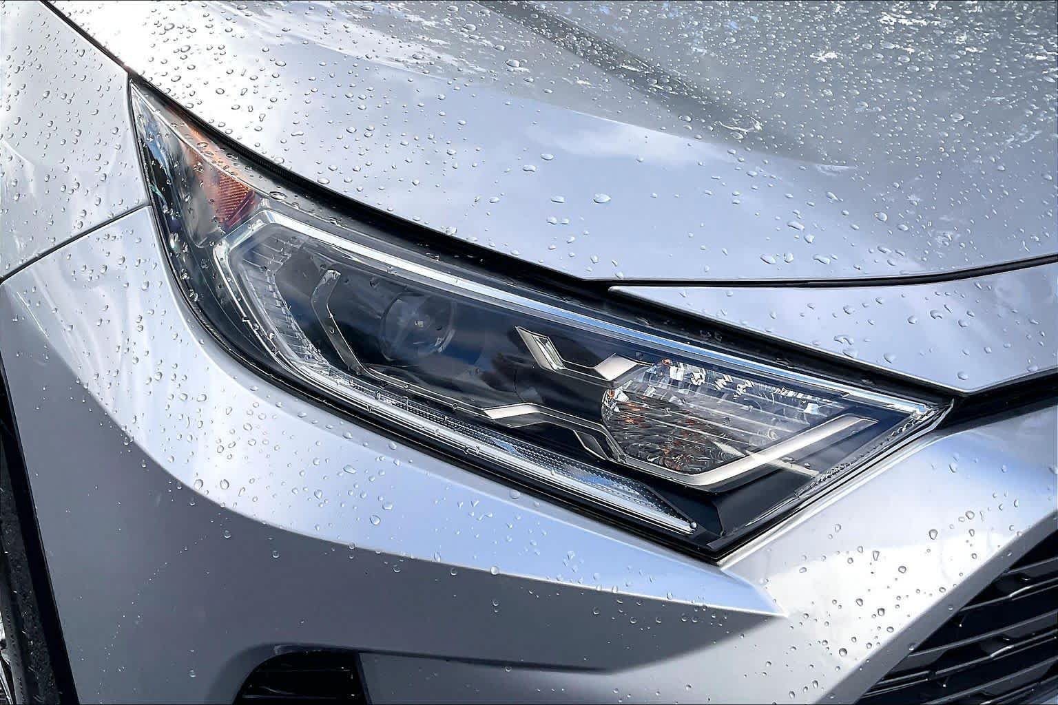 Used 2019 Silver Sky Metallic w/Black Roof Toyota Hybrid XSE image 28