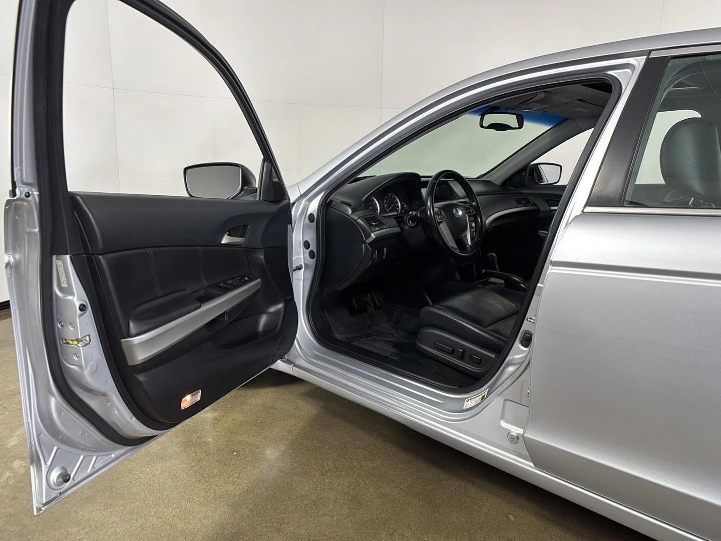 Used 2009 SILVER Honda EXL image 2