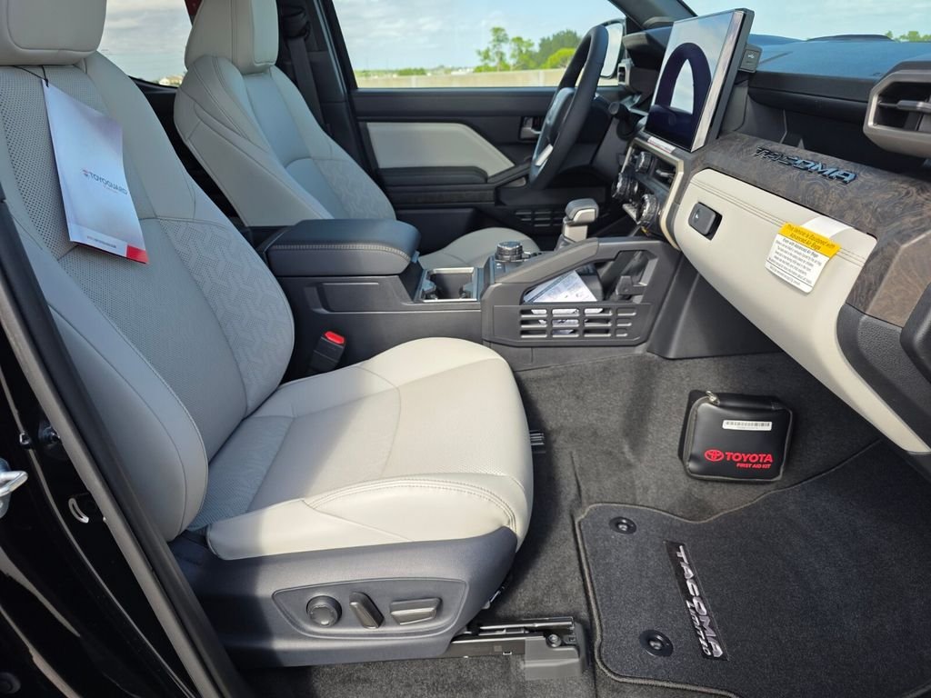 2026 Toyota Tacoma Limited - Photo 14