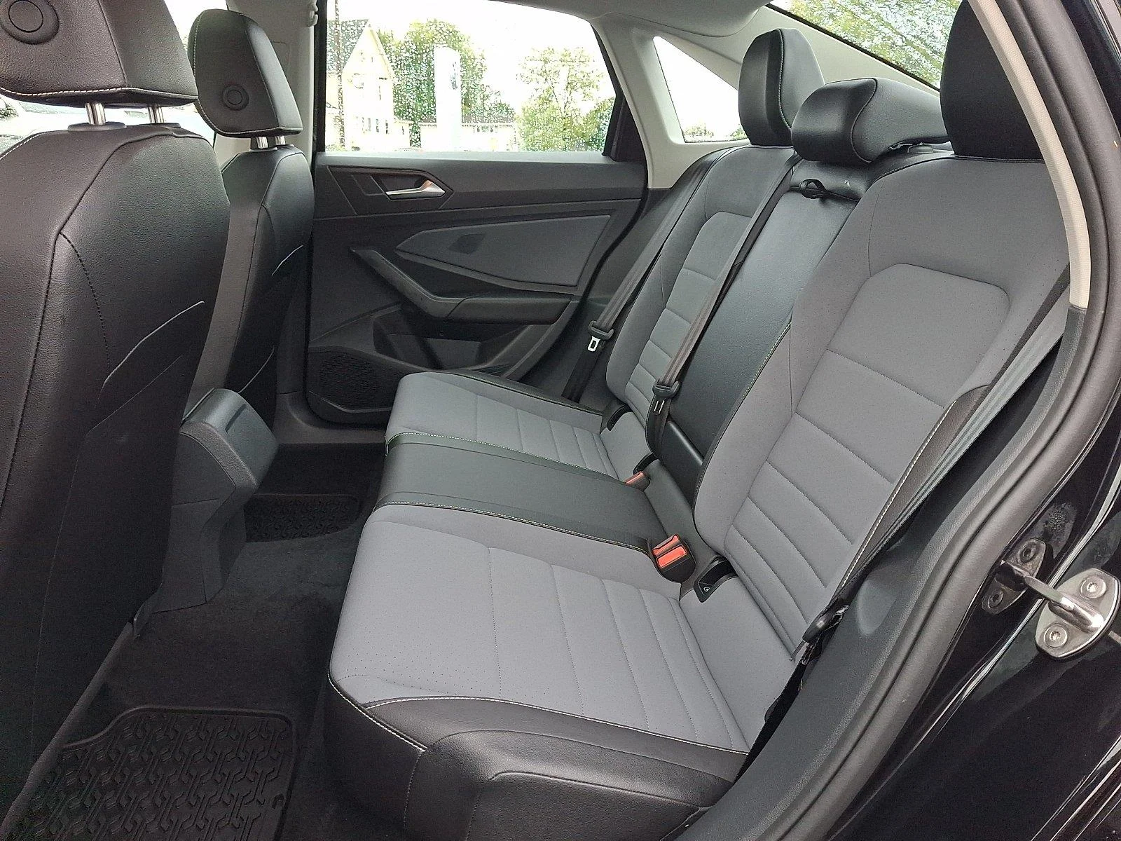 Used 2026  Volkswagen SE image 10