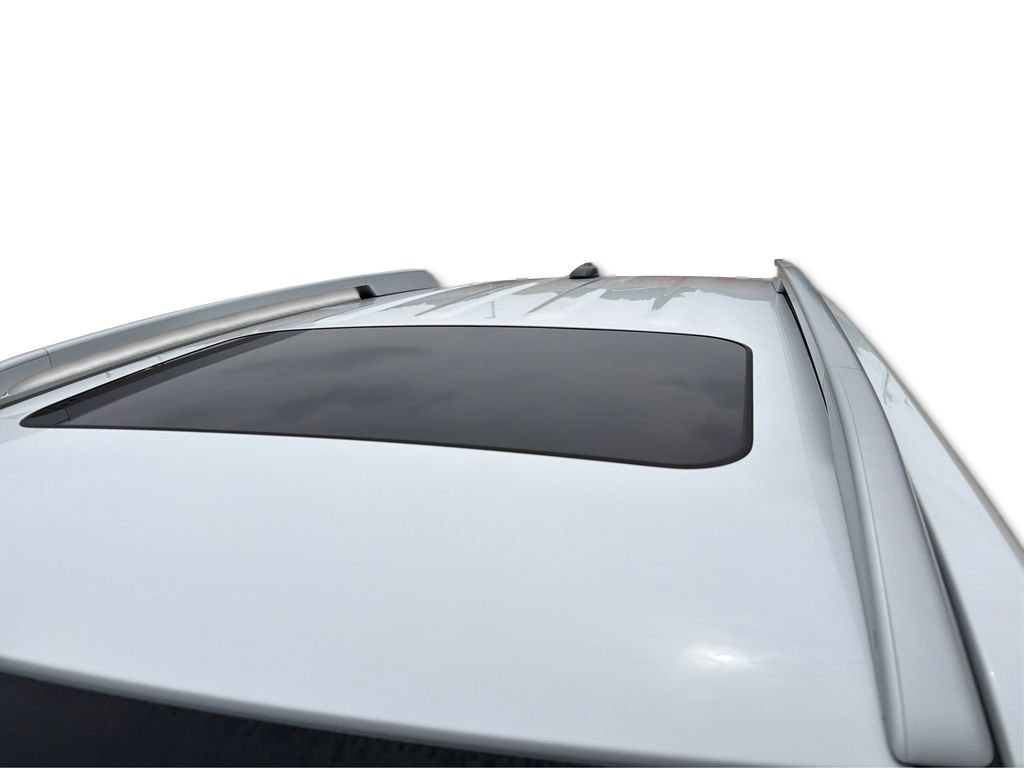 Used 2024 Lunar White Hyundai SEL image 13