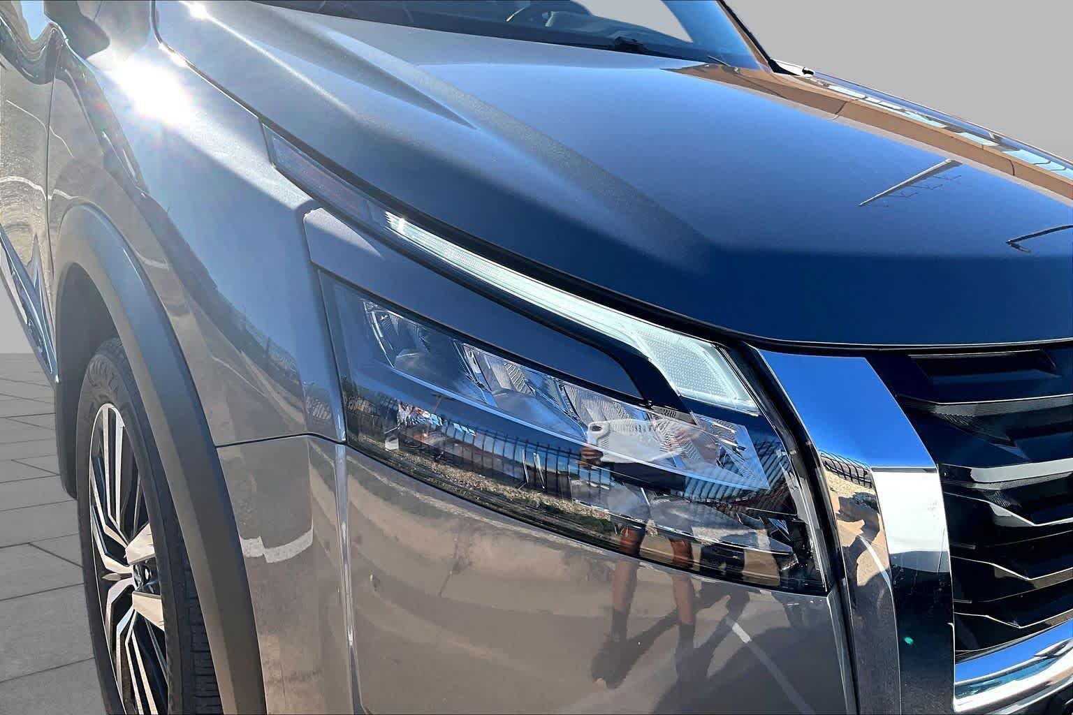 Used 2025 Gun Metallic Nissan Platinum image 28